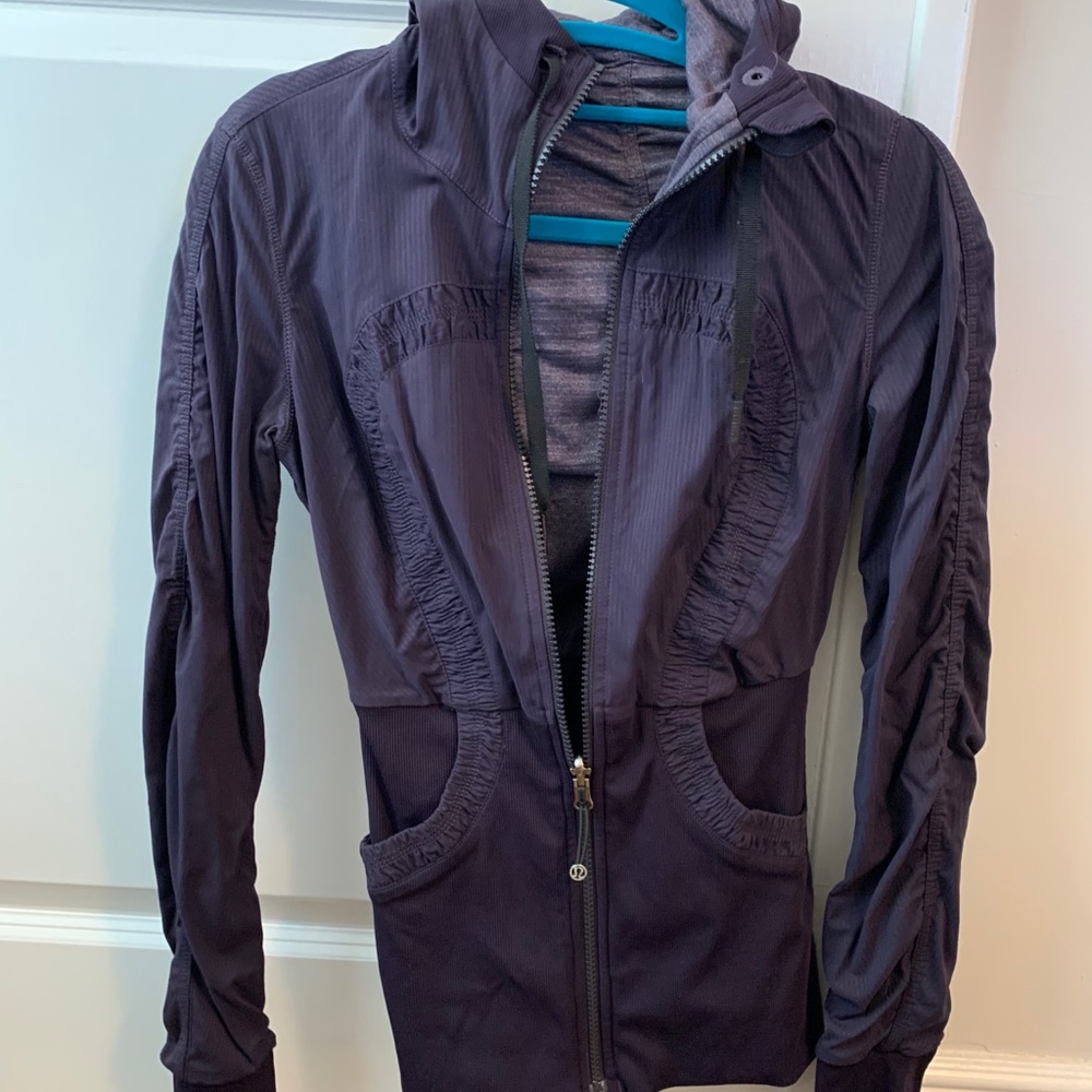 Lululemon jacket size 4